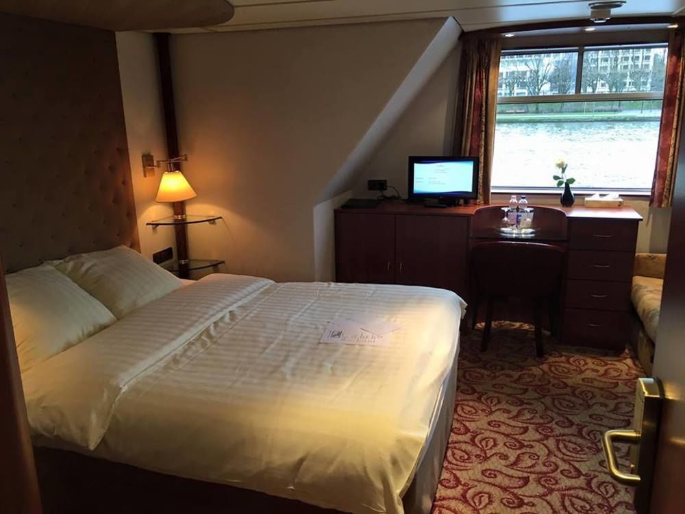 Knm Ms Switzerland I - Dusseldorf Hotel Екстериор снимка