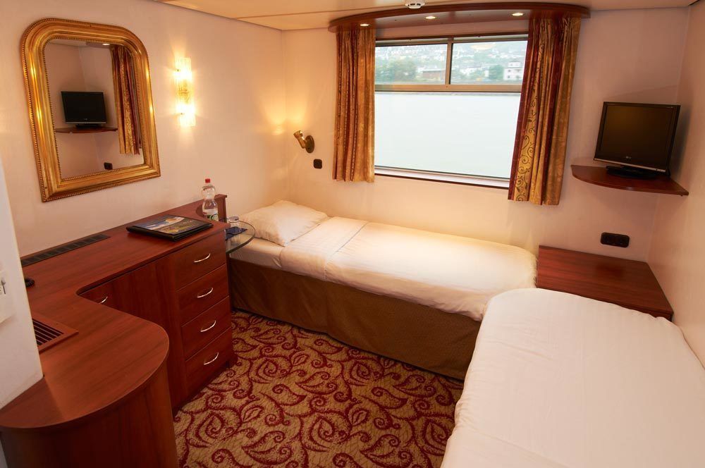 Knm Ms Switzerland I - Dusseldorf Hotel Екстериор снимка