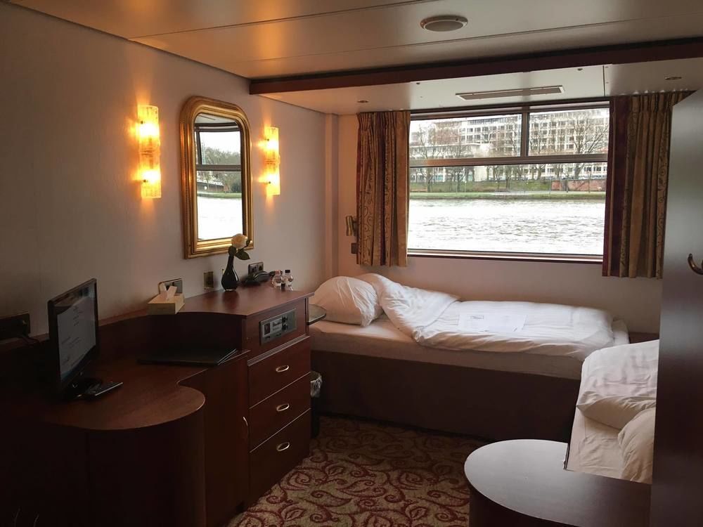 Knm Ms Switzerland I - Dusseldorf Hotel Екстериор снимка
